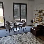 Modern Urban Apartment In Berlin West Wilmersdorf